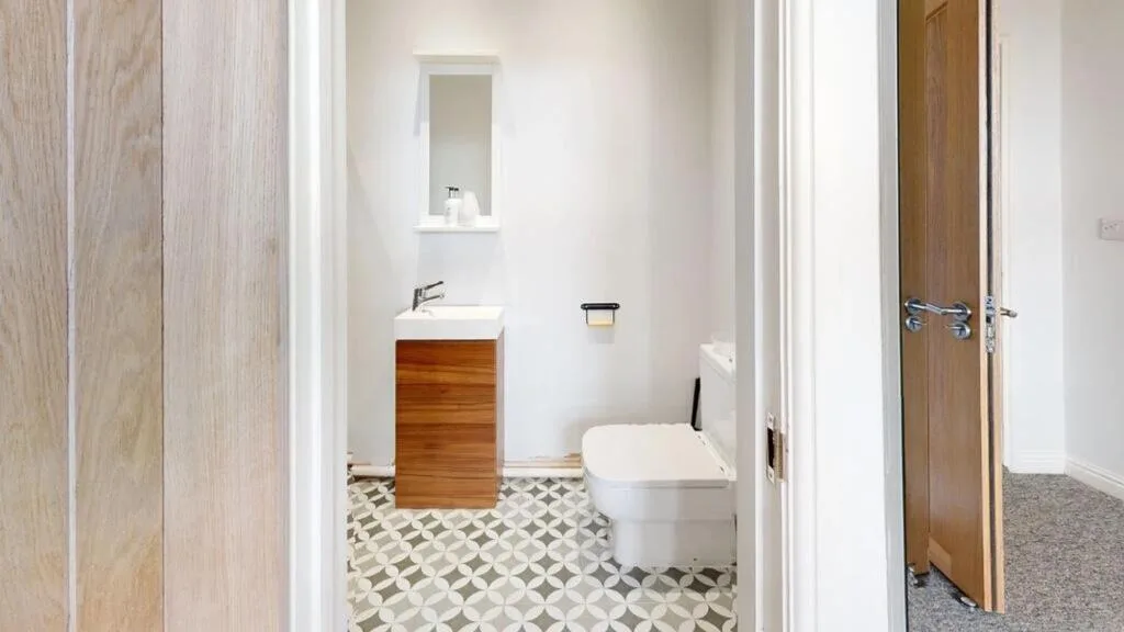 6 bedroom maisonette for rent
