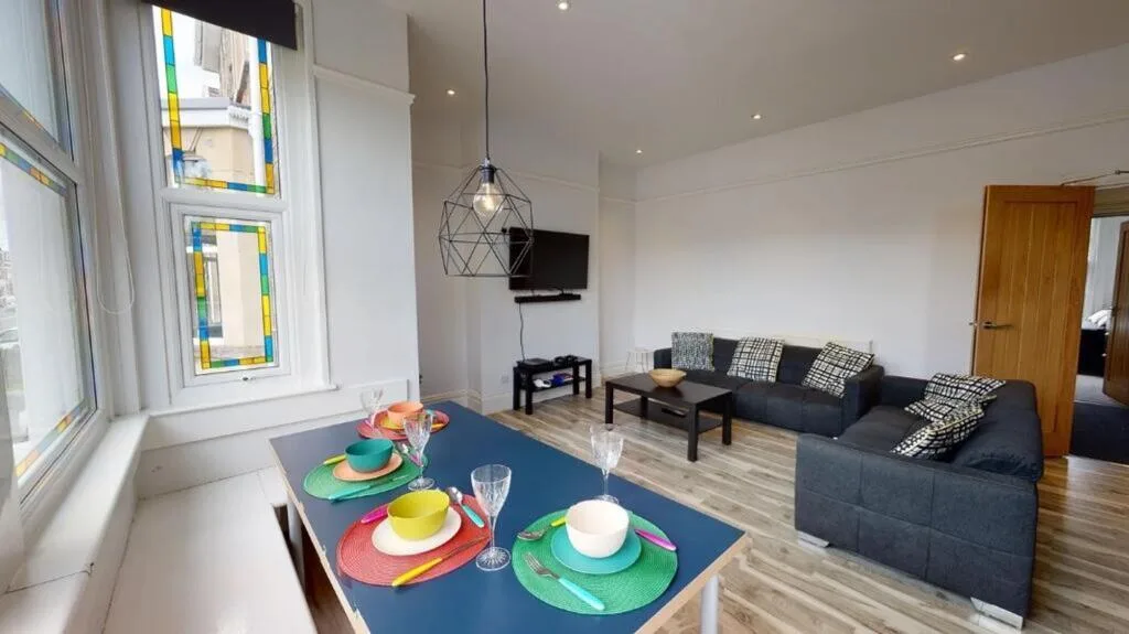 6 bedroom maisonette for rent