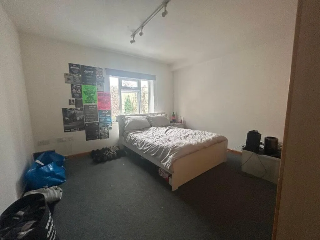 4 bedroom end of terrace house for rent