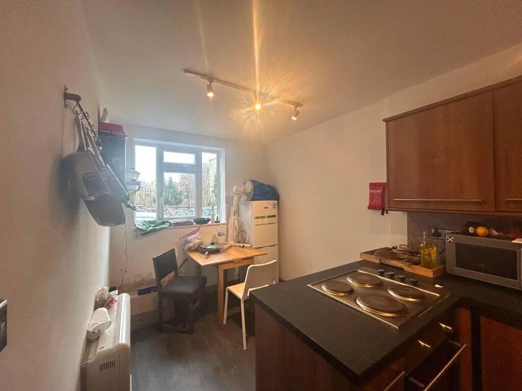 4 bedroom end of terrace house for rent