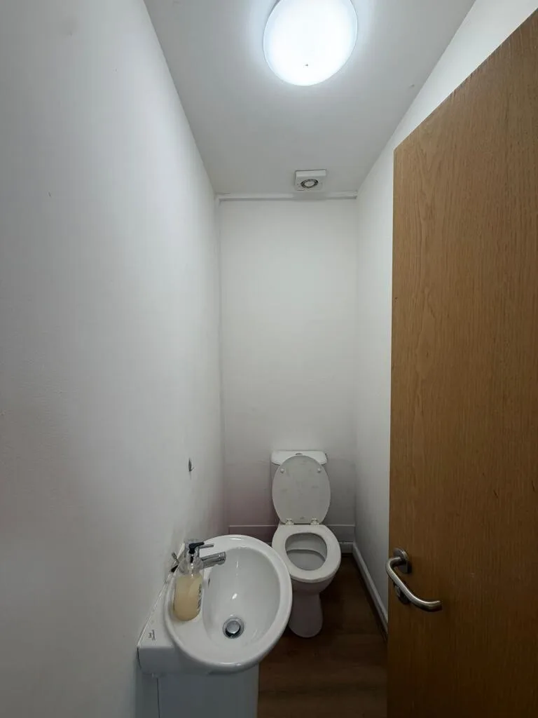 4 bedroom end of terrace house for rent