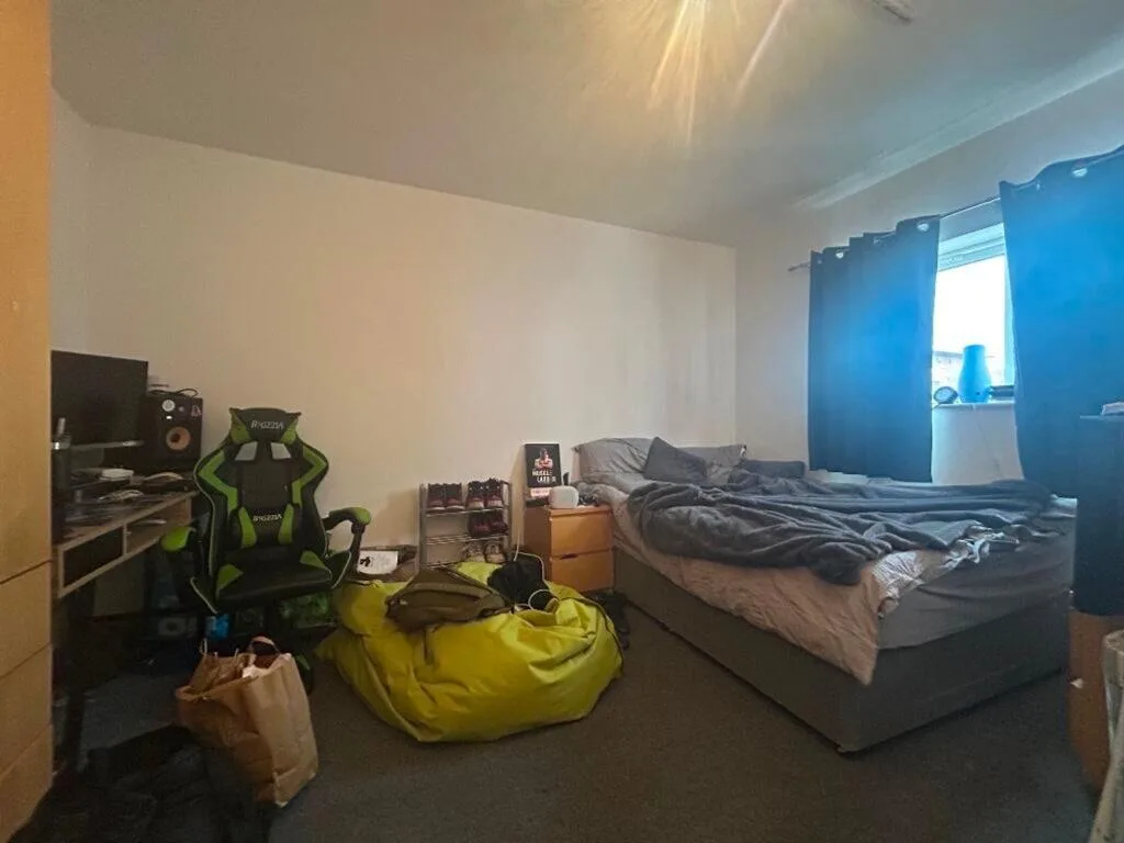 4 bedroom end of terrace house for rent