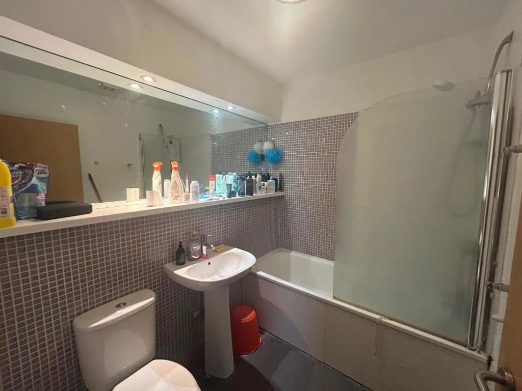 4 bedroom end of terrace house for rent