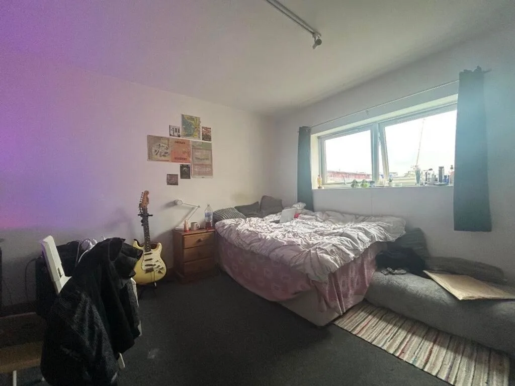 4 bedroom end of terrace house for rent