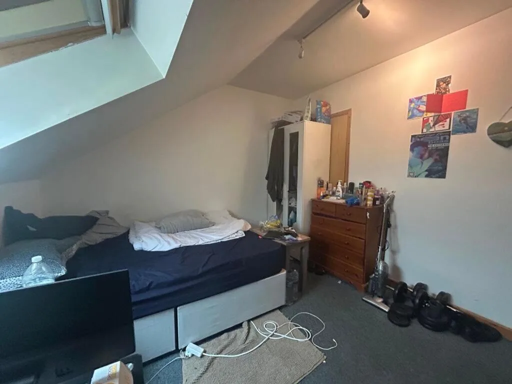 4 bedroom end of terrace house for rent