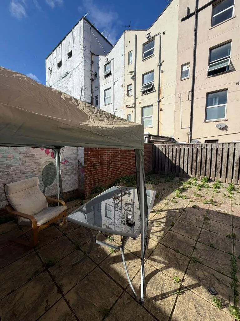 4 bedroom end of terrace house for rent