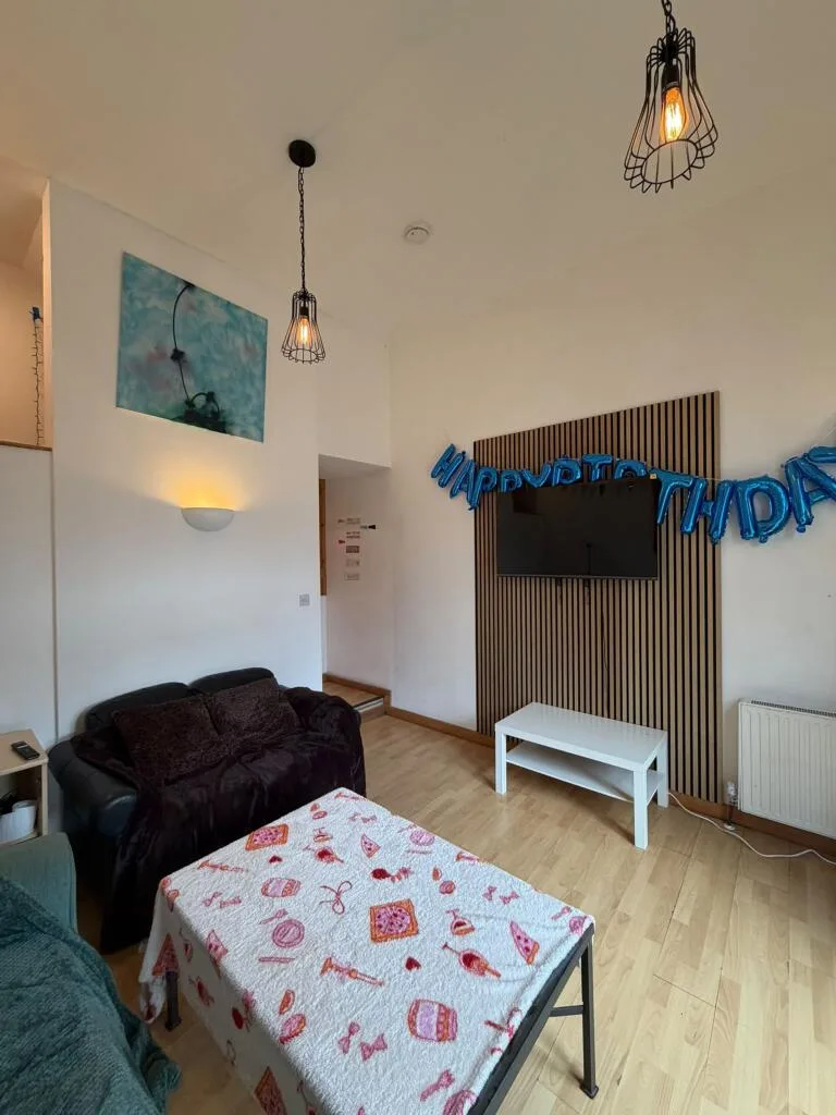 4 bedroom end of terrace house for rent
