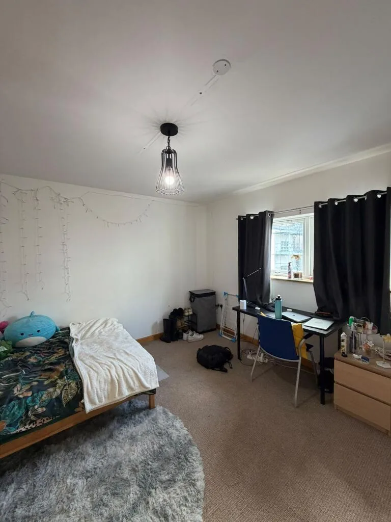 4 bedroom end of terrace house for rent
