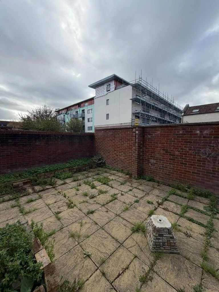 4 bedroom end of terrace house for rent