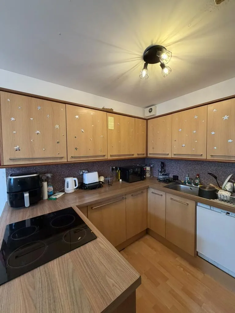 4 bedroom end of terrace house for rent