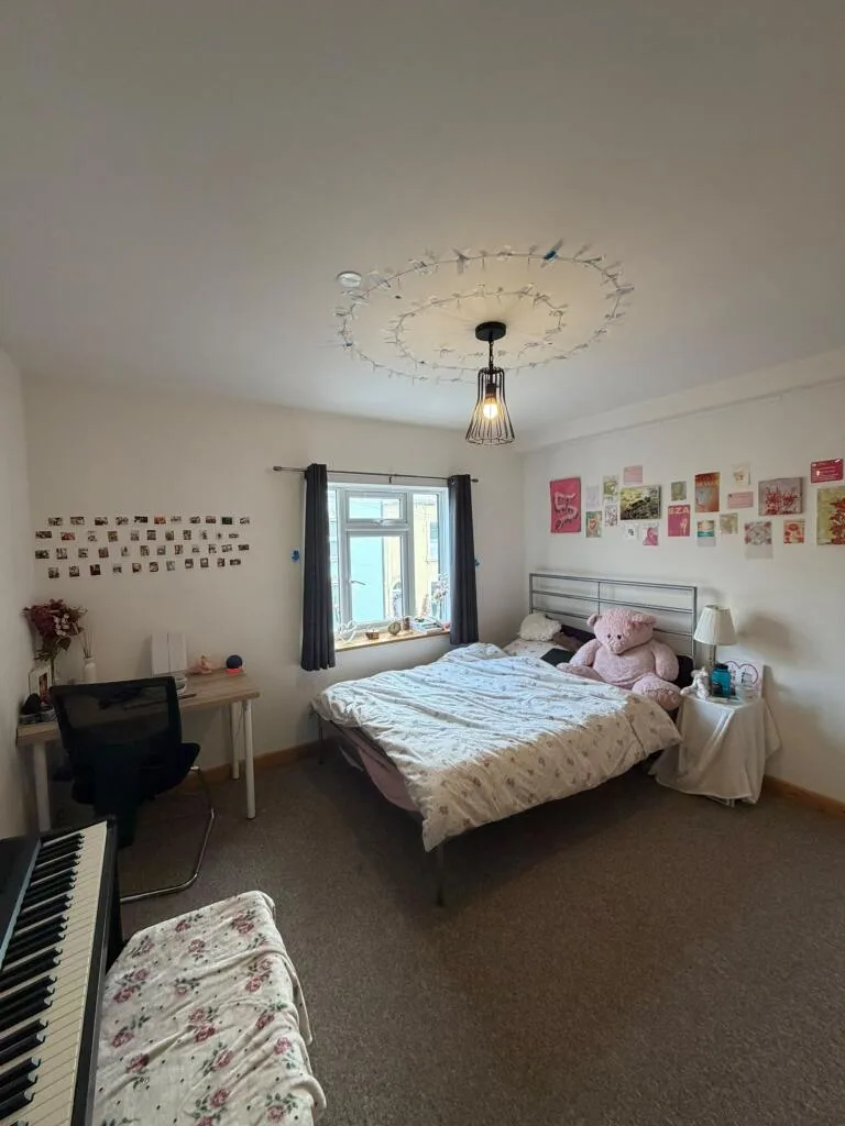 4 bedroom end of terrace house for rent