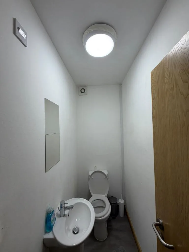 4 bedroom end of terrace house for rent