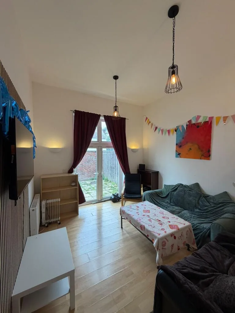 4 bedroom end of terrace house for rent