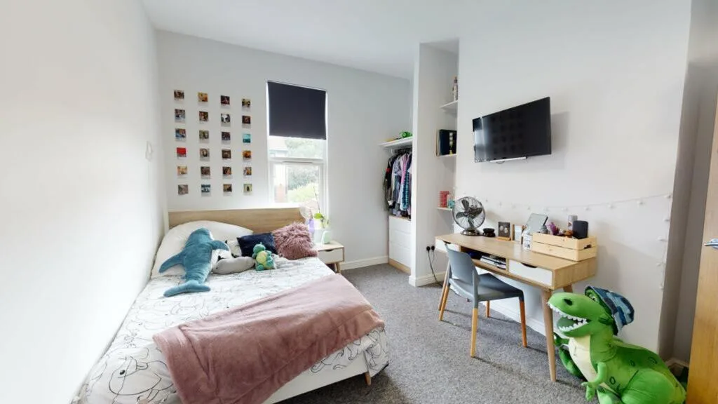 6 bedroom maisonette for rent