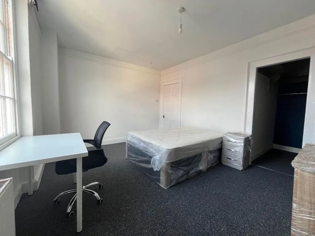 4 bedroom flat for rent
