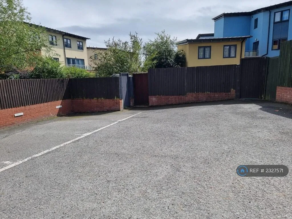 2 bedroom semi-detached house for rent