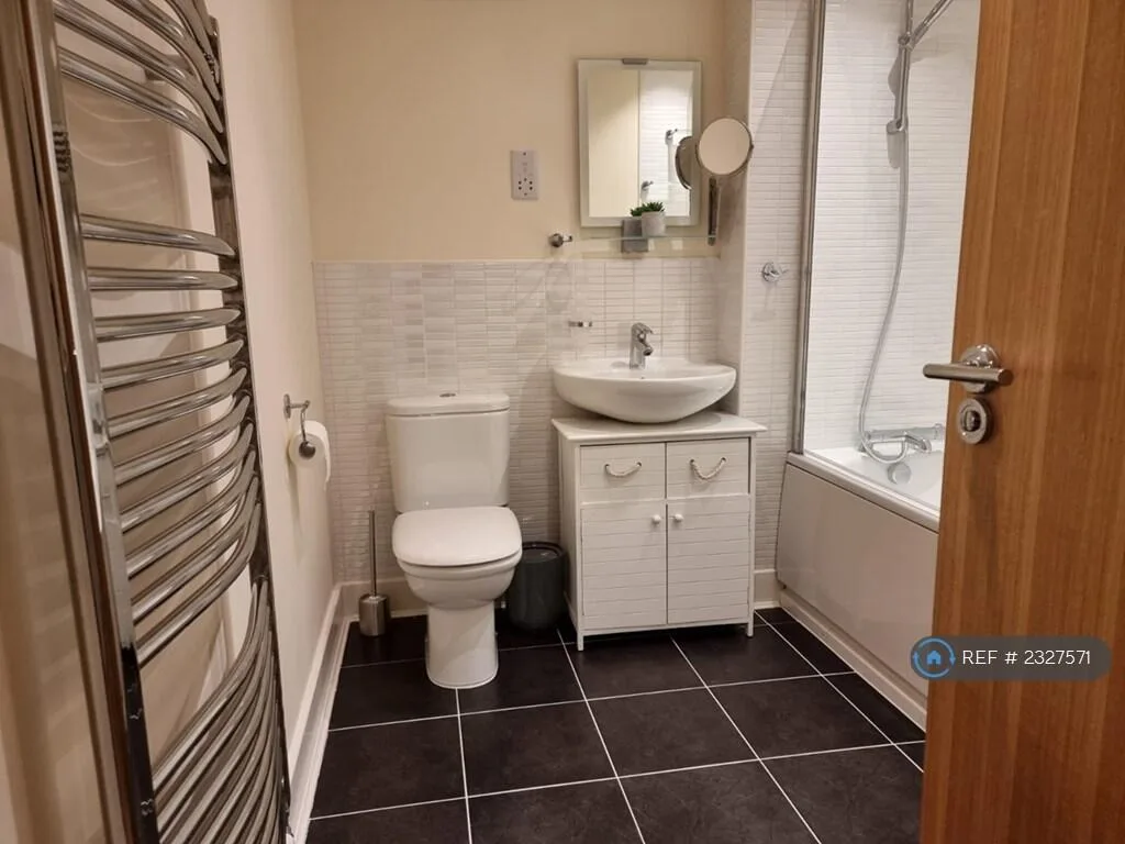 2 bedroom semi-detached house for rent