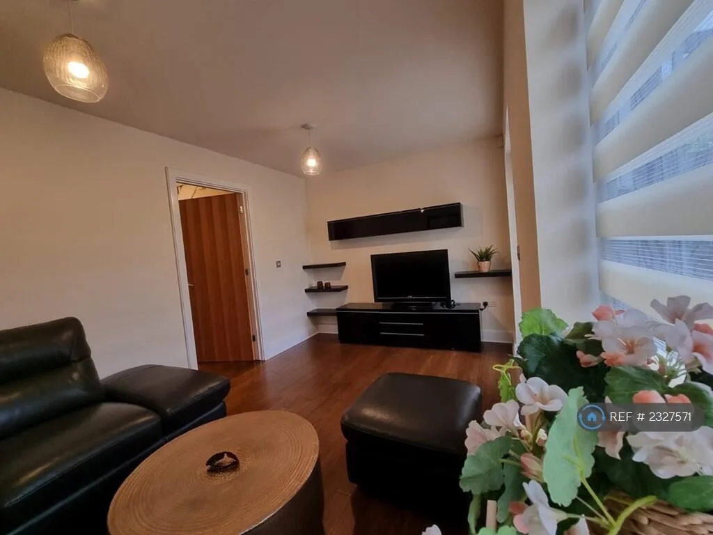 2 bedroom semi-detached house for rent