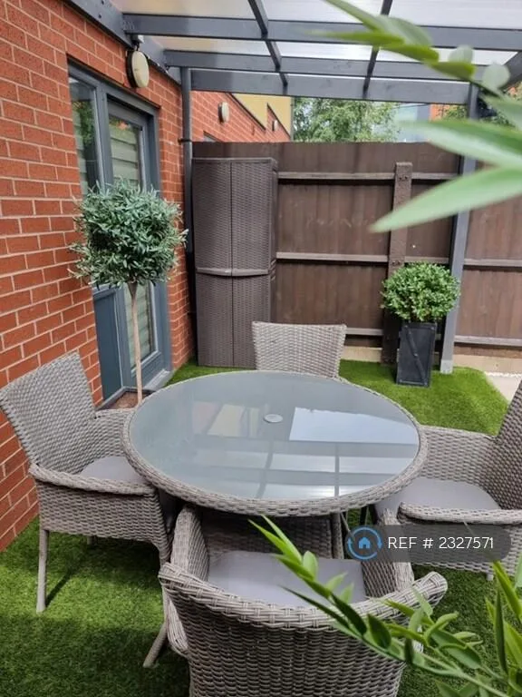 2 bedroom semi-detached house for rent