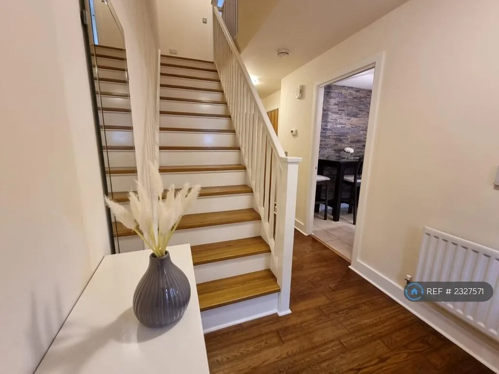 2 bedroom semi-detached house for rent