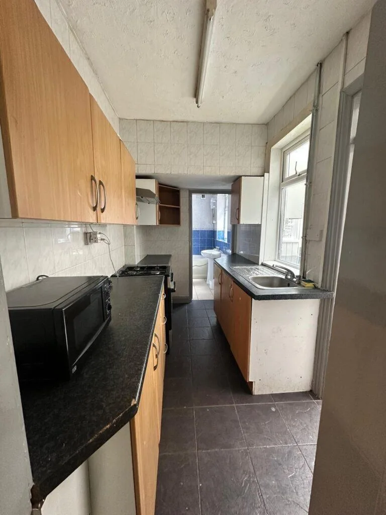 6 bedroom terraced house for rent