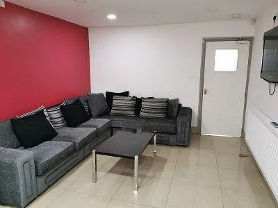 7 bedroom terraced house for rent
