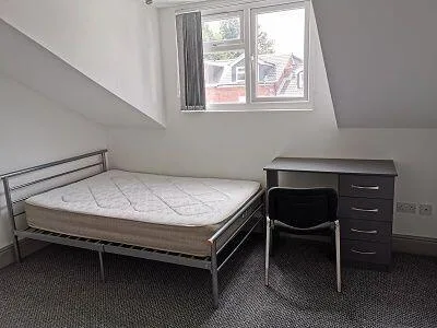 7 bedroom terraced house for rent