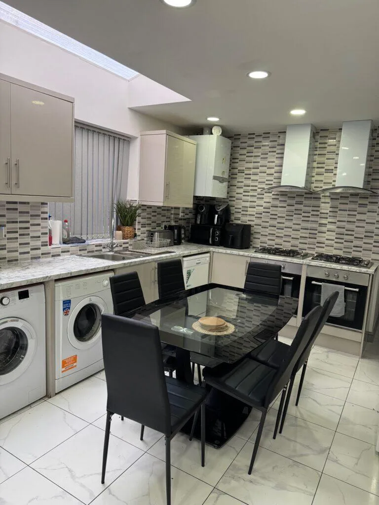 7 bedroom terraced house for rent