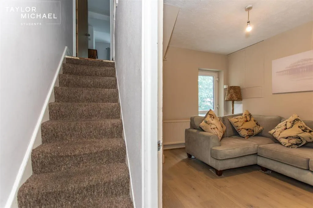6 bedroom terraced house for rent