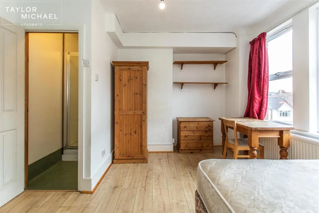 6 bedroom terraced house for rent