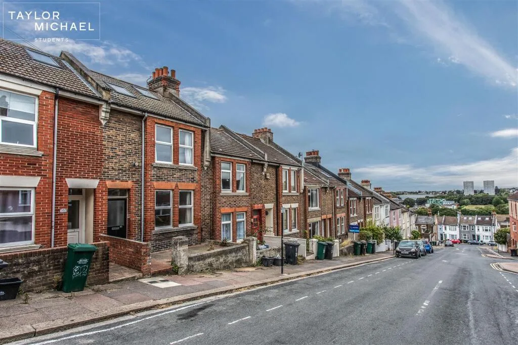 6 bedroom terraced house for rent