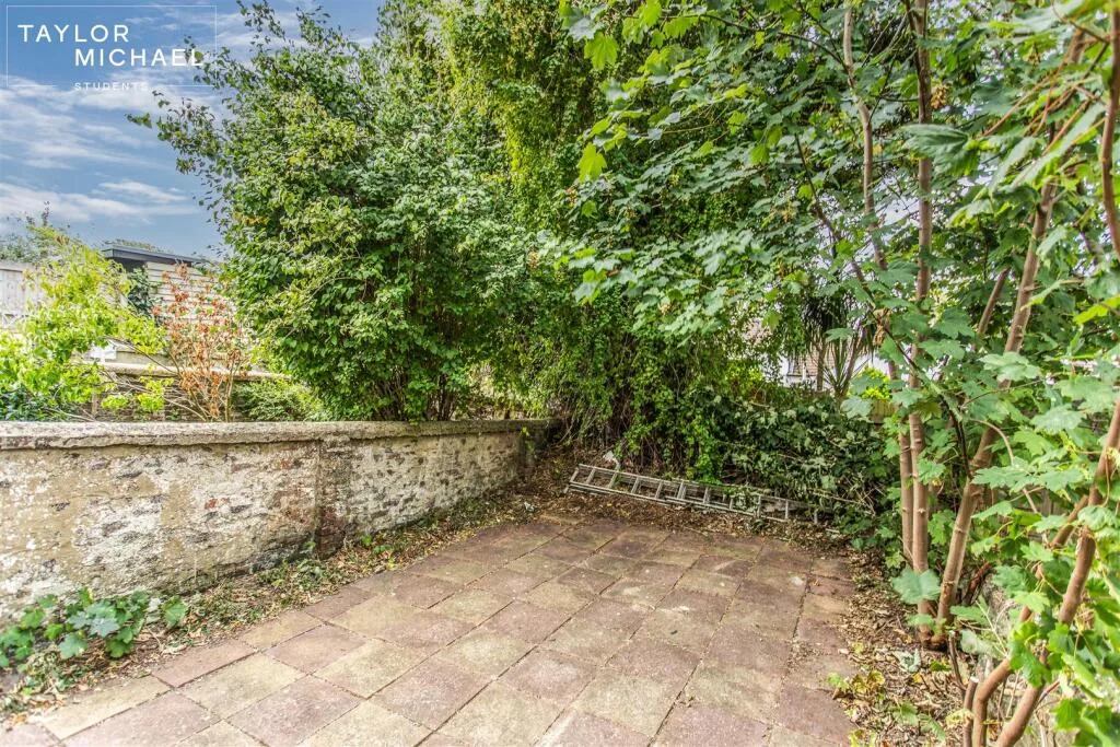 6 bedroom terraced house for rent