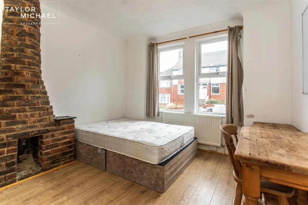 6 bedroom terraced house for rent