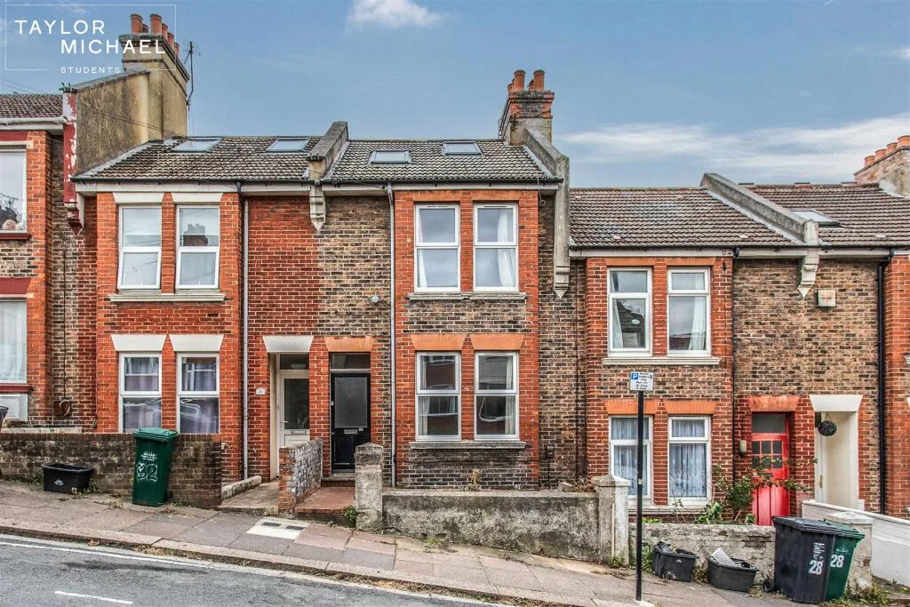 6 bedroom terraced house for rent