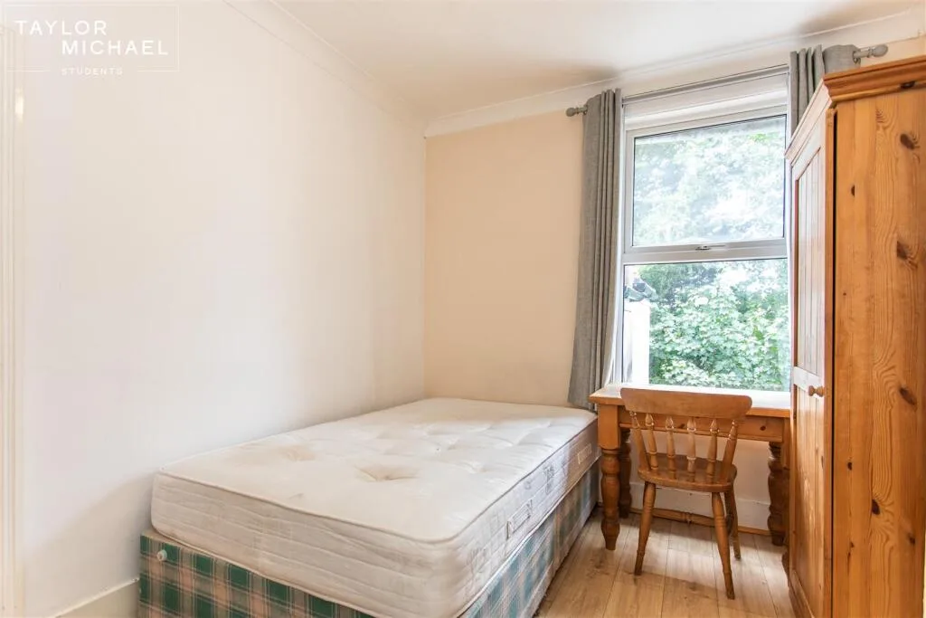 6 bedroom terraced house for rent