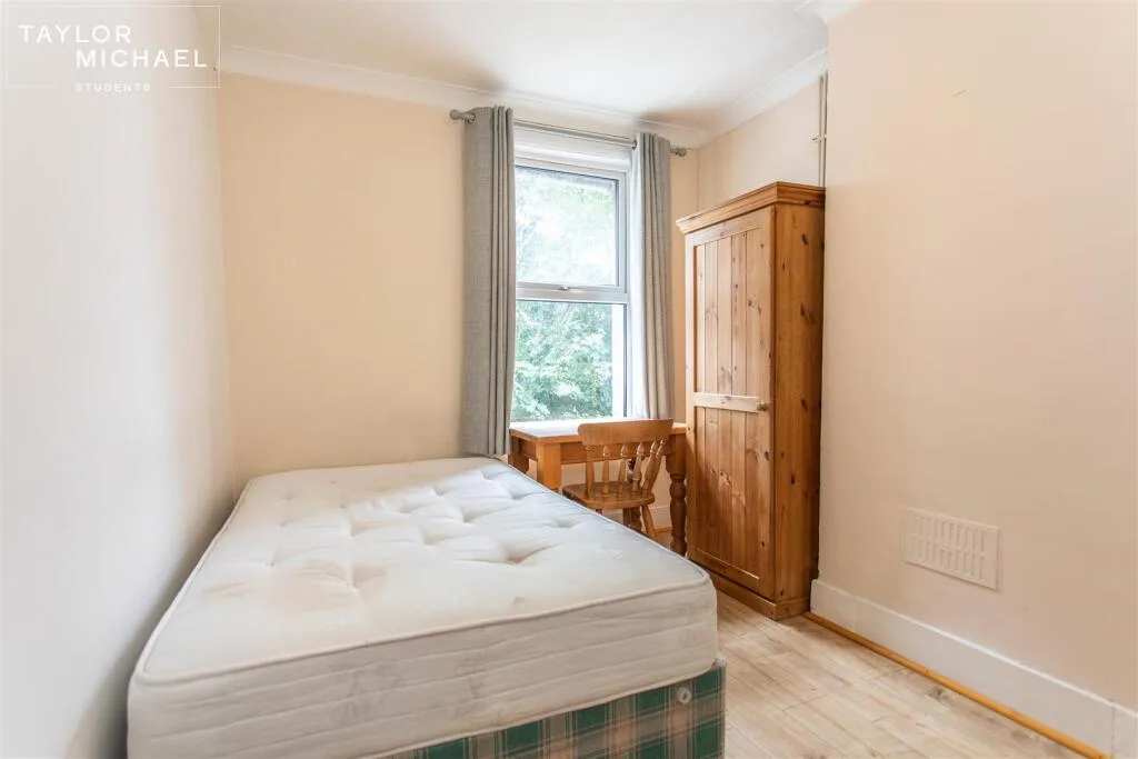 6 bedroom terraced house for rent