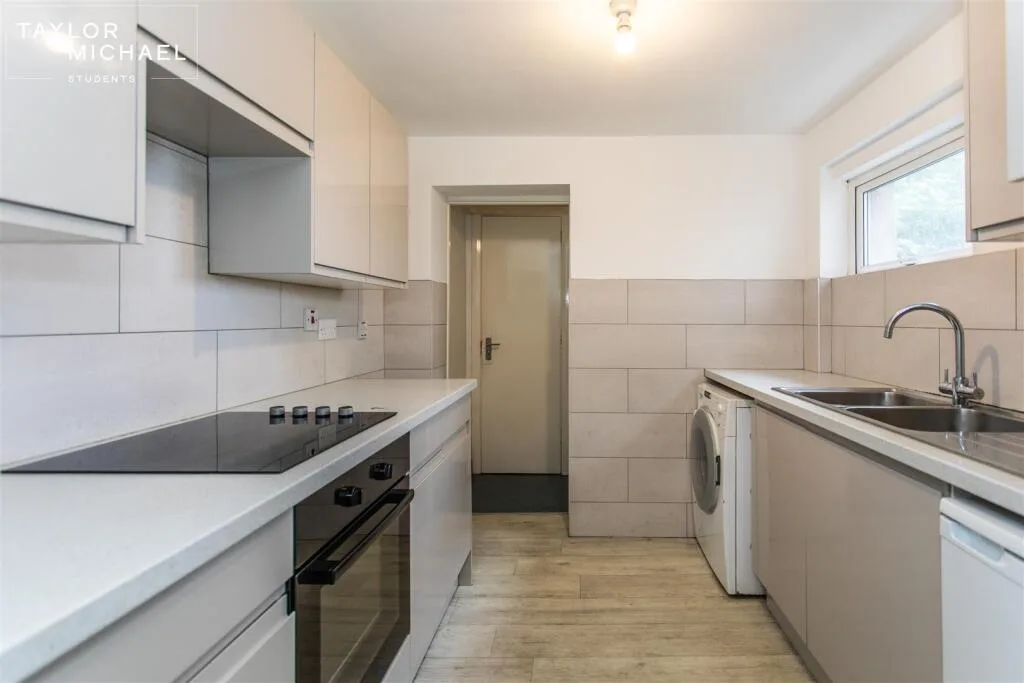 6 bedroom terraced house for rent