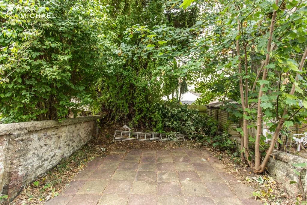 6 bedroom terraced house for rent