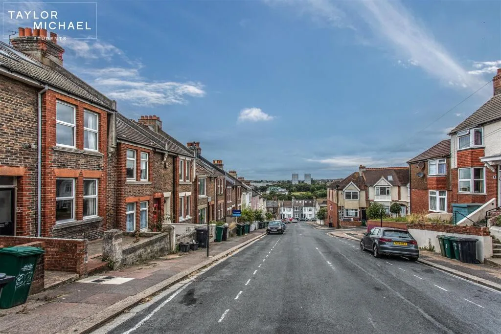 6 bedroom terraced house for rent