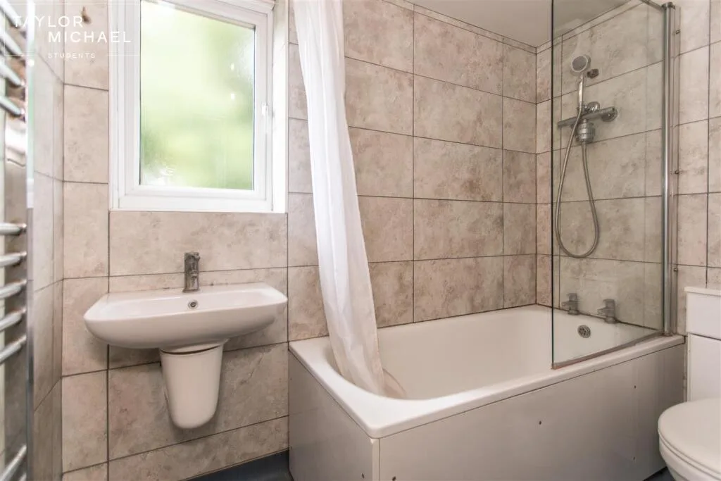 6 bedroom terraced house for rent