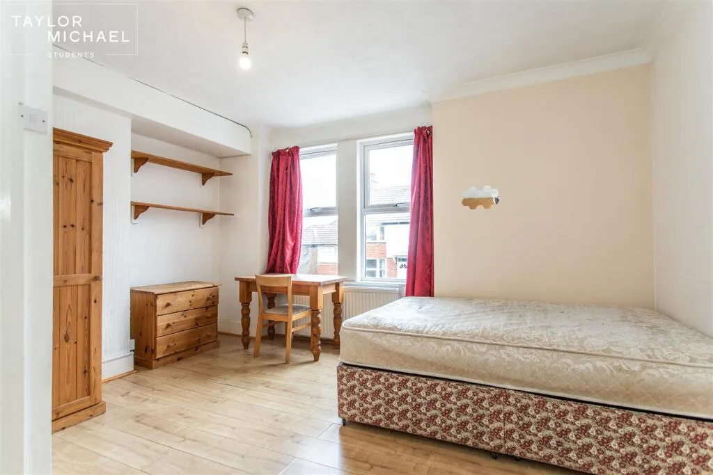 6 bedroom terraced house for rent
