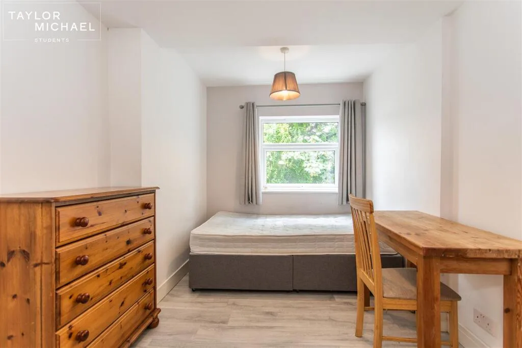 6 bedroom terraced house for rent