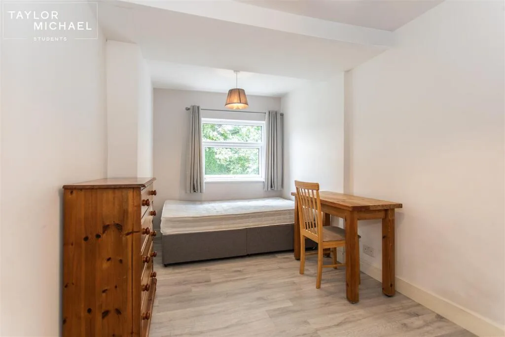 6 bedroom terraced house for rent