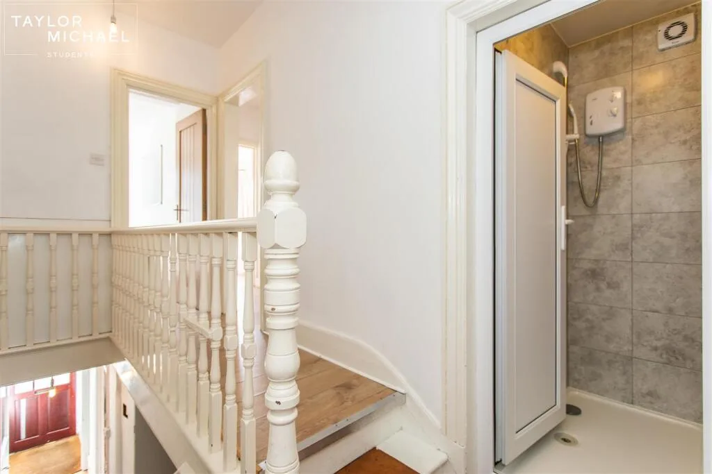 6 bedroom terraced house for rent