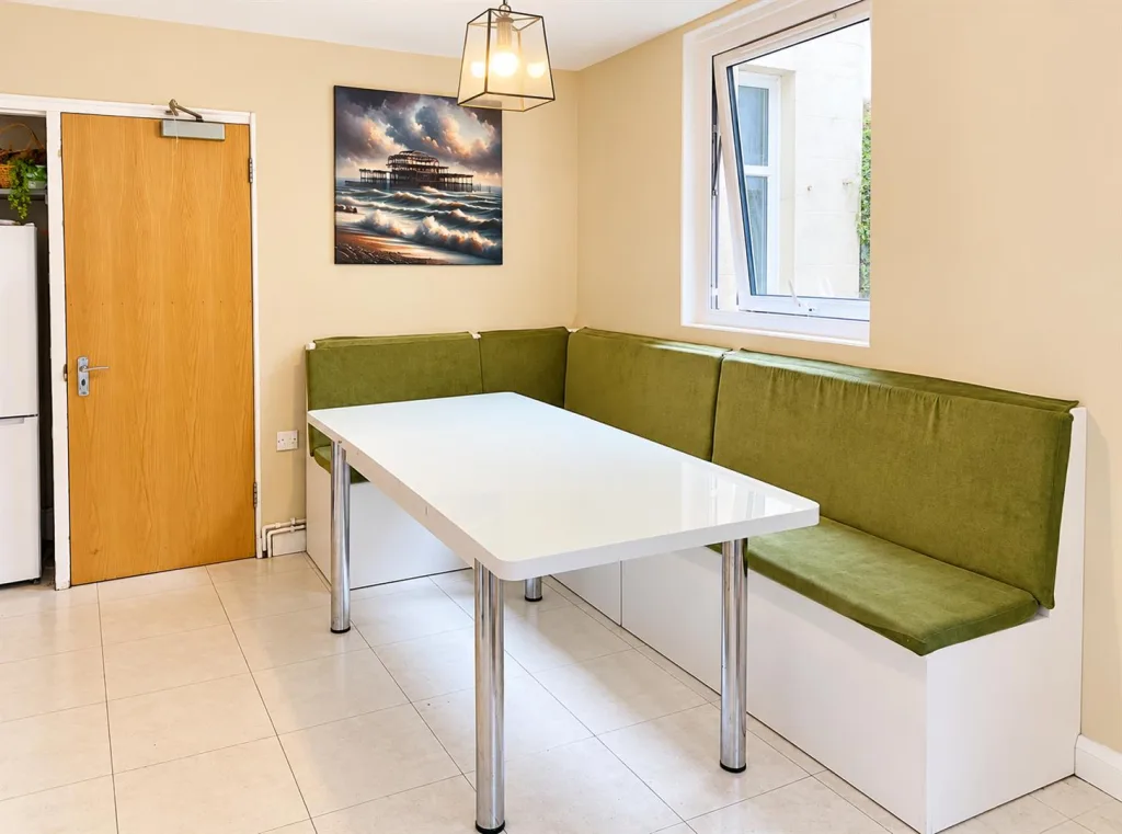 6 bedroom terraced house for rent