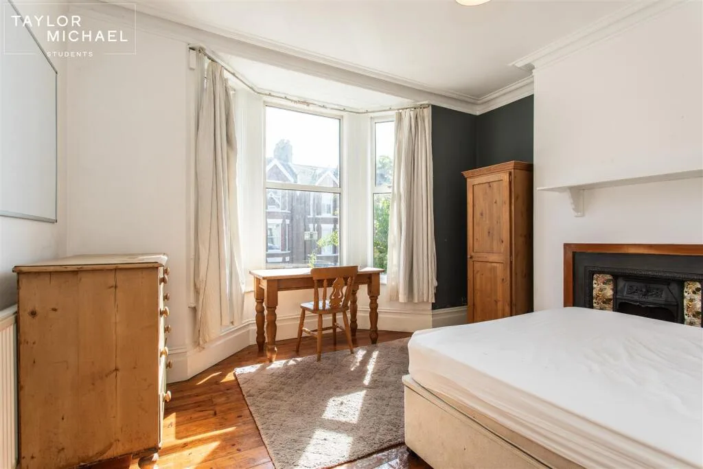 6 bedroom terraced house for rent