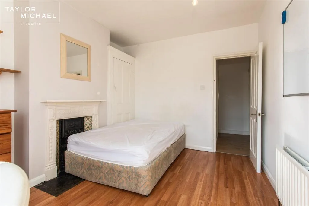 6 bedroom terraced house for rent