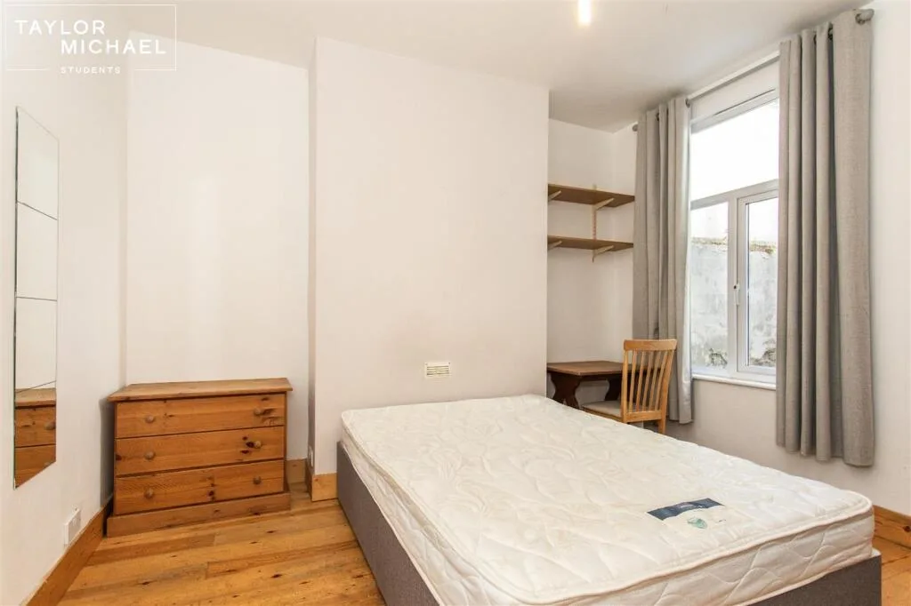 6 bedroom terraced house for rent