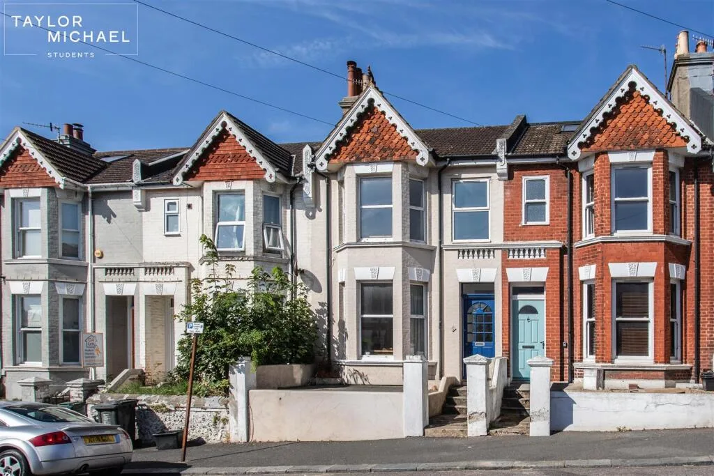 6 bedroom terraced house for rent