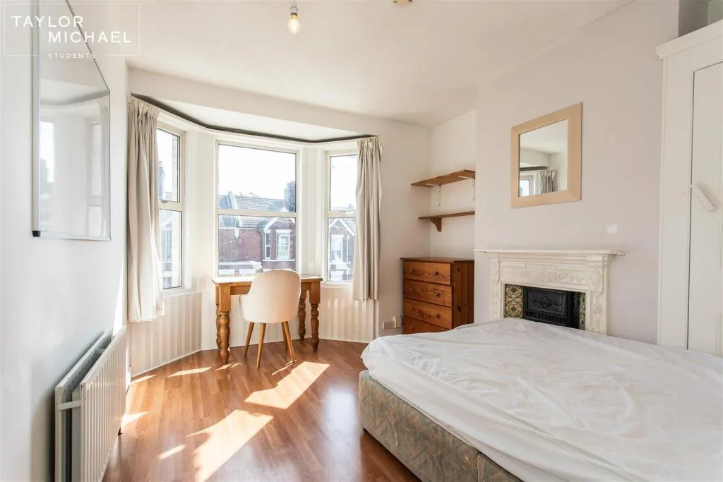 6 bedroom terraced house for rent